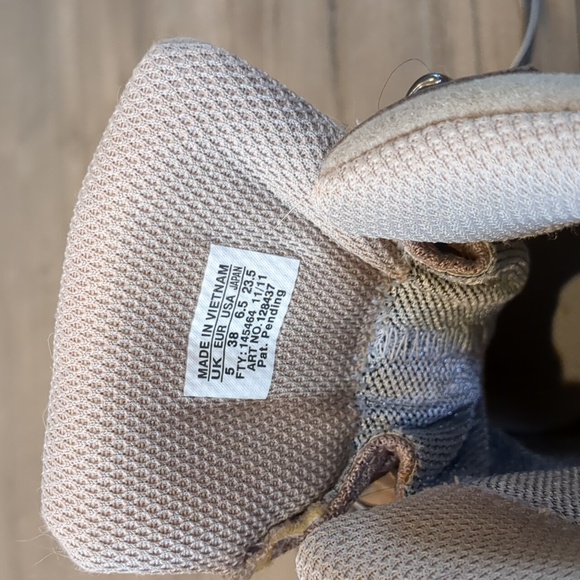 Salomon Gore-tex Hiking Boots - Picture 6 of 9